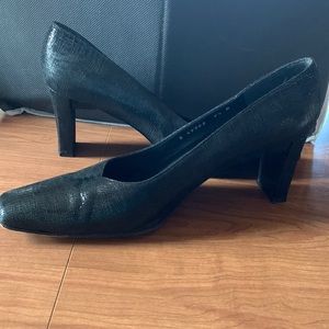 Stuart Weizmann Black Snakeskin look heels